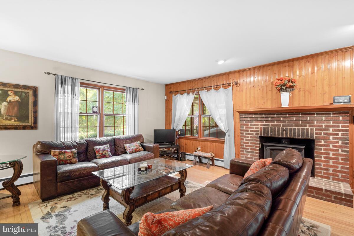 LAYTONSVILLE OUTSIDE - Residential