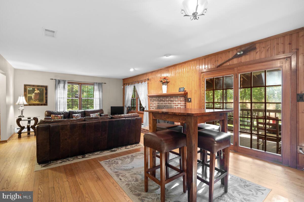 LAYTONSVILLE OUTSIDE - Residential