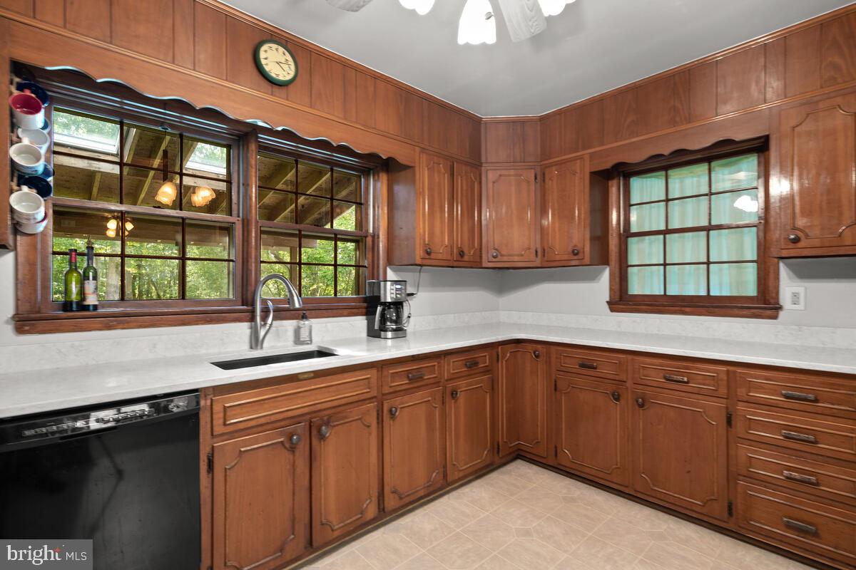 LAYTONSVILLE OUTSIDE - Residential