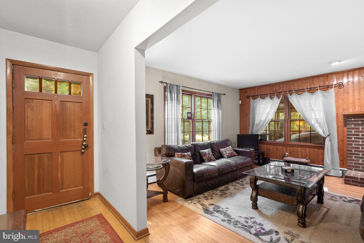 LAYTONSVILLE OUTSIDE - Residential