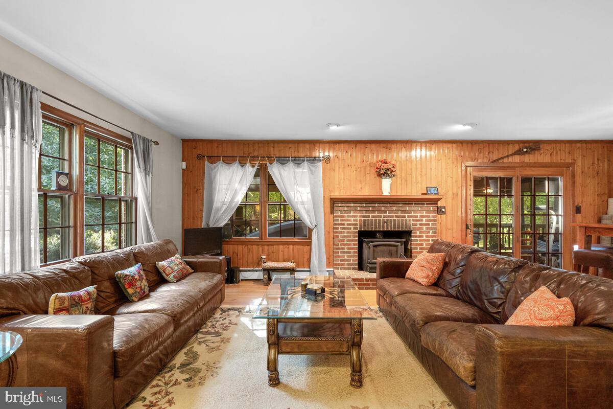 LAYTONSVILLE OUTSIDE - Residential