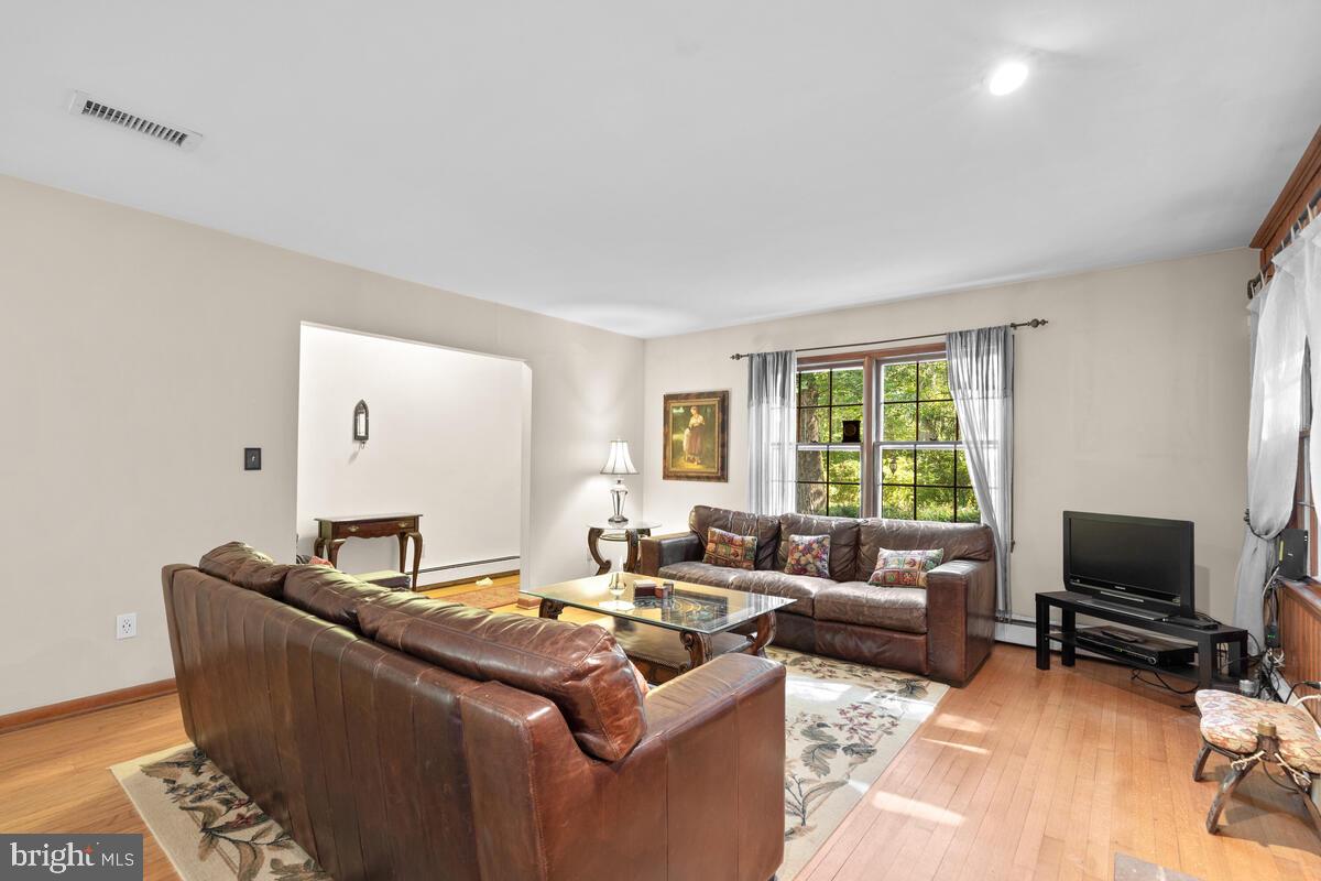 LAYTONSVILLE OUTSIDE - Residential