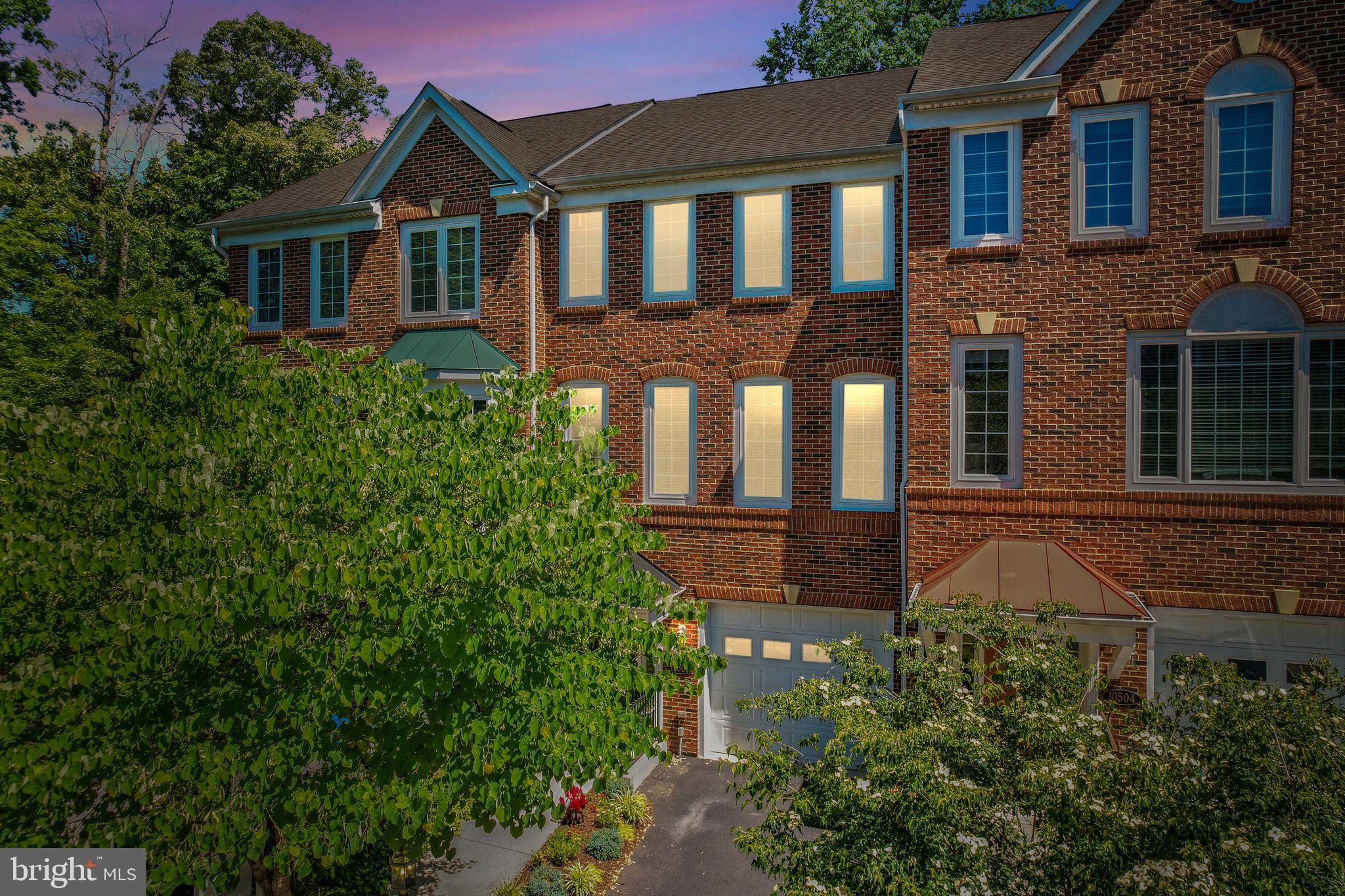 OAK LEATHER TOWNHOMES - Residential