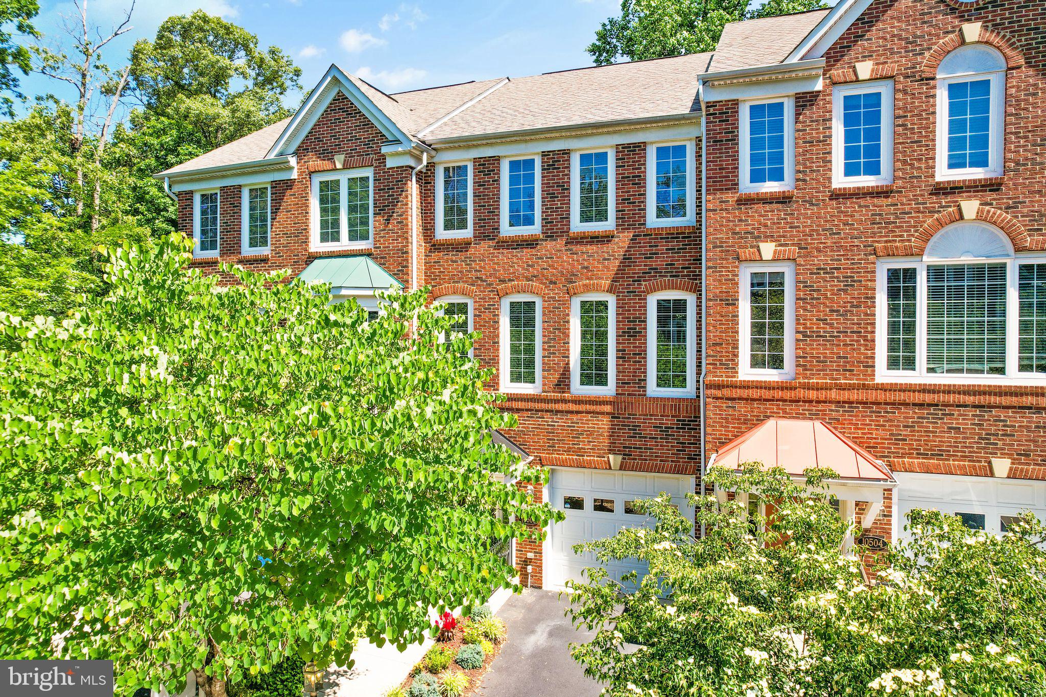 OAK LEATHER TOWNHOMES - Residential