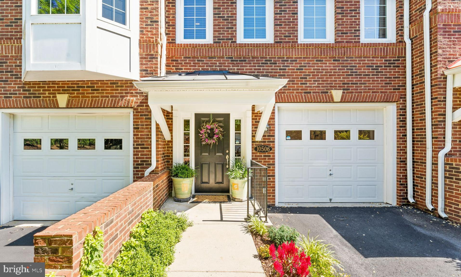 OAK LEATHER TOWNHOMES - Residential