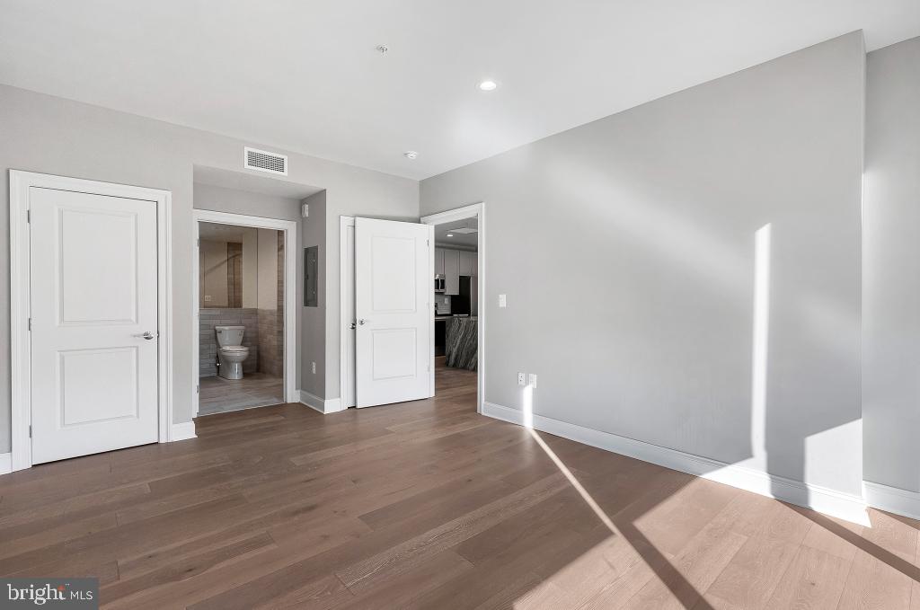 LOGAN SQUARE - Residential Lease