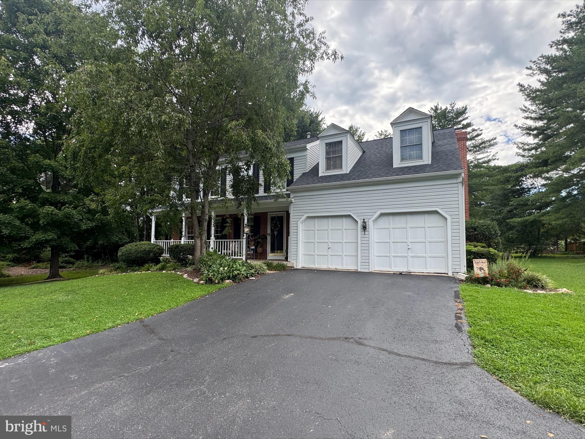 10 OAKBROOK COURT