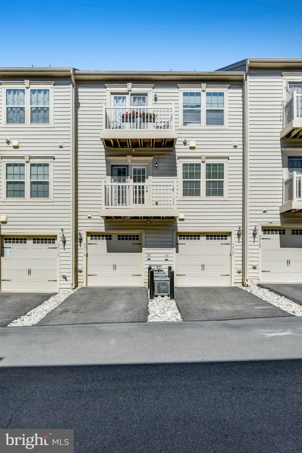 42119 PIEBALD SQUARE