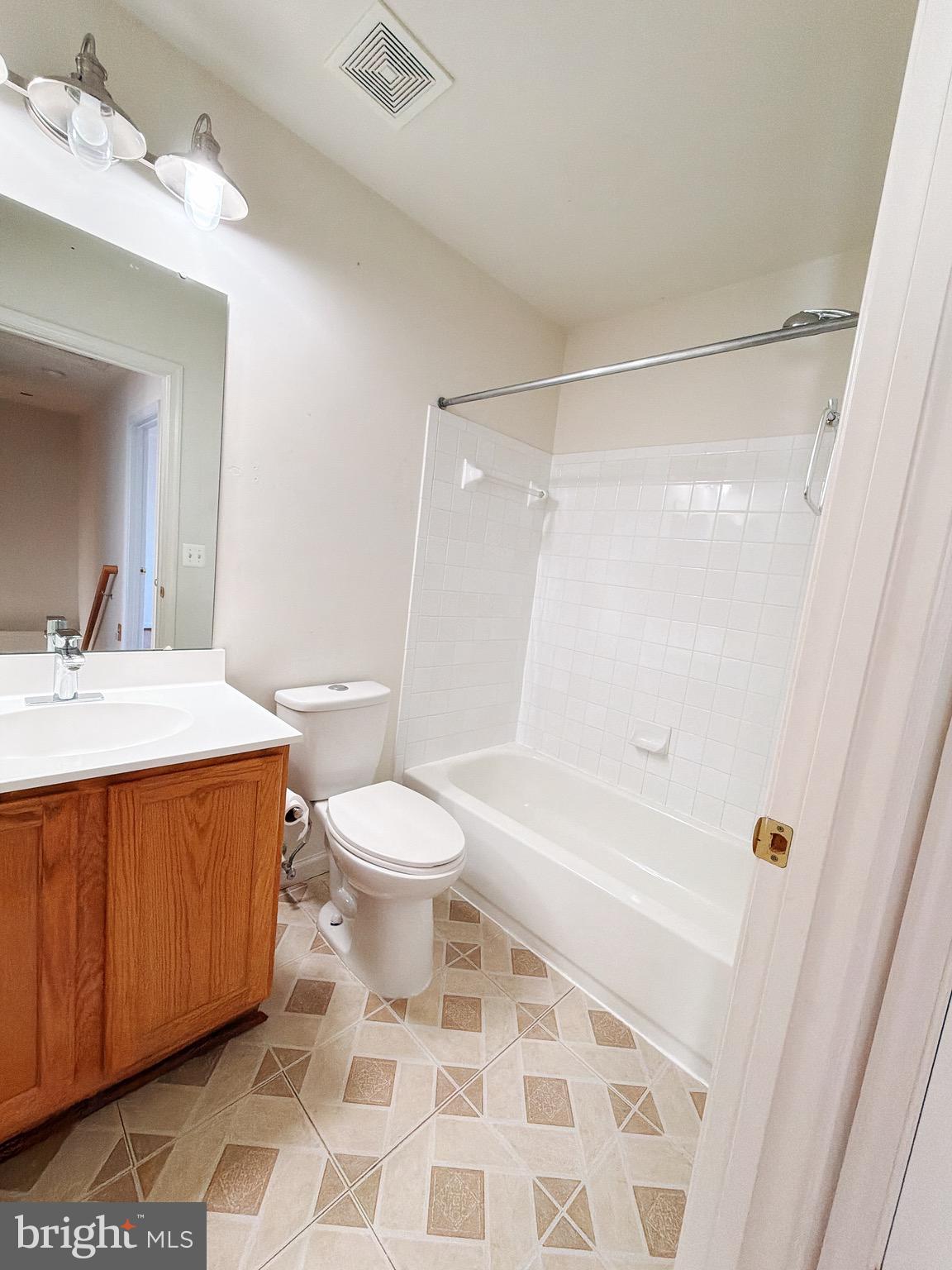 ASHBURN MANOR - Residential Lease