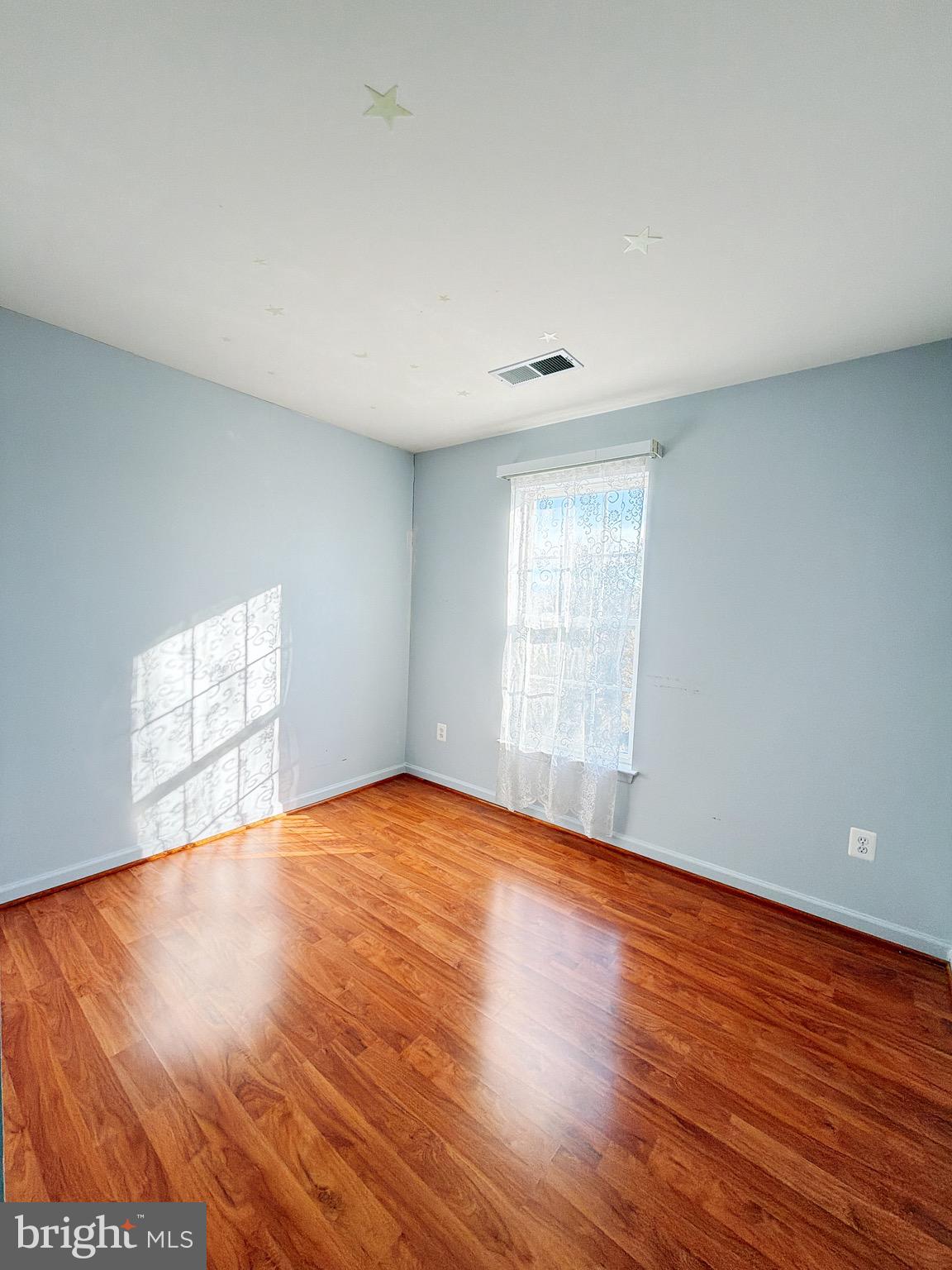 ASHBURN MANOR - Residential Lease