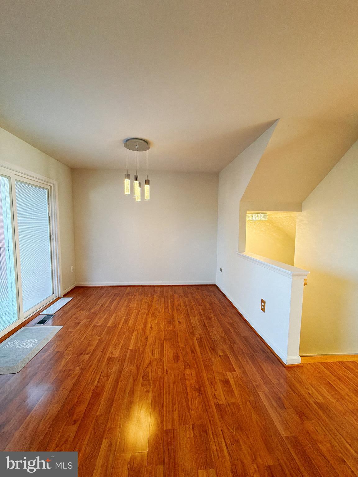 ASHBURN MANOR - Residential Lease