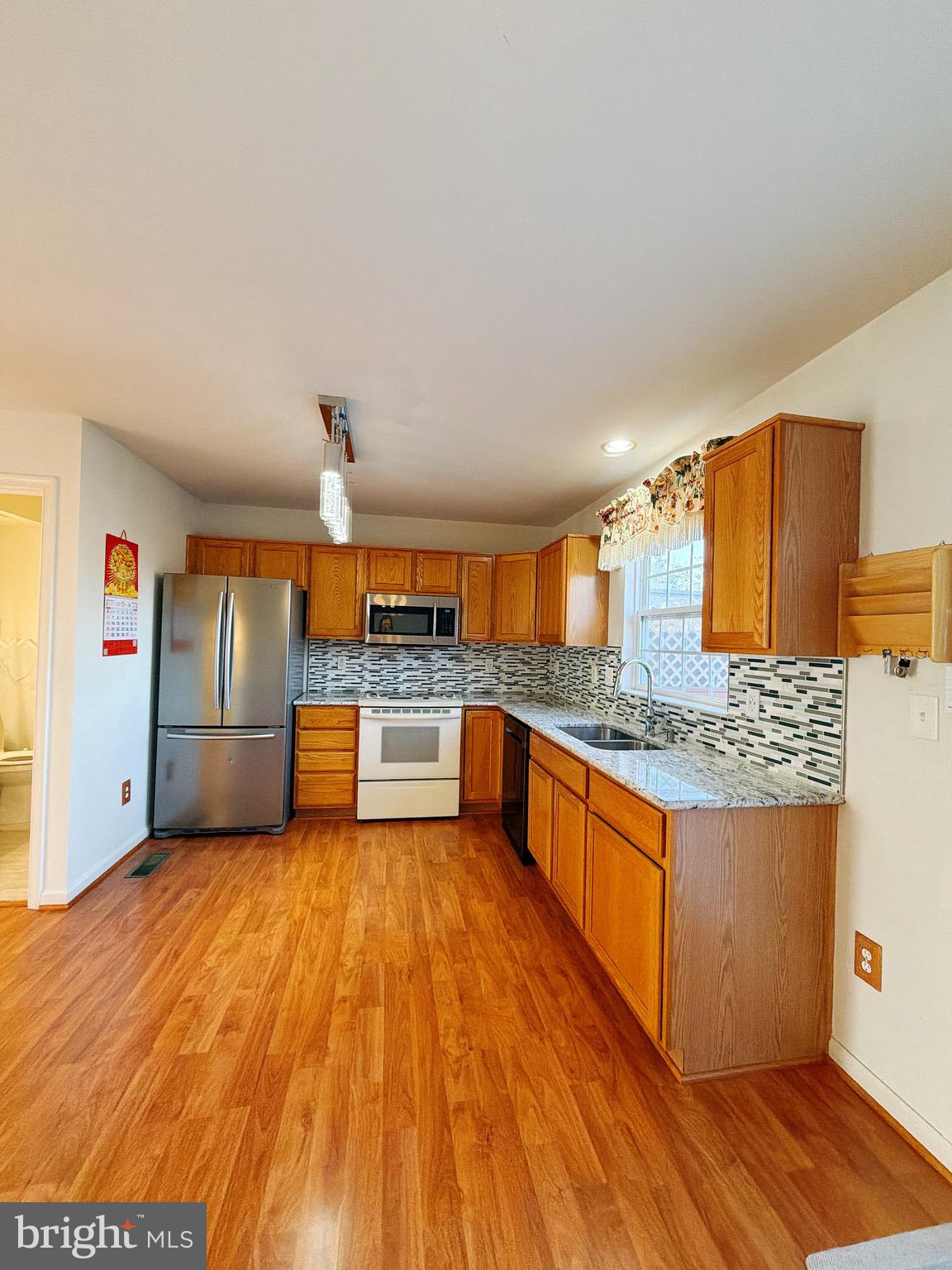 ASHBURN MANOR - Residential Lease