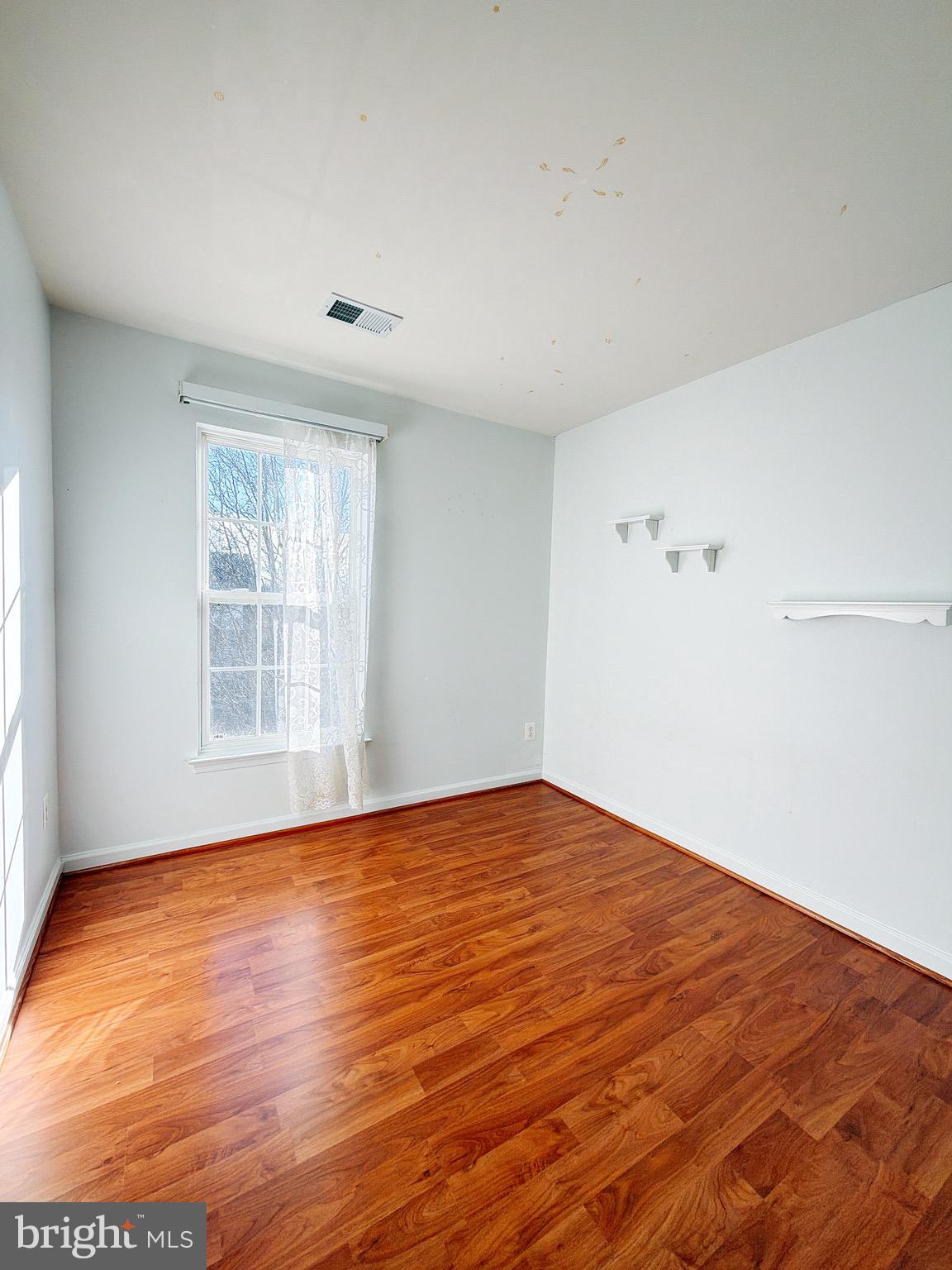 ASHBURN MANOR - Residential Lease