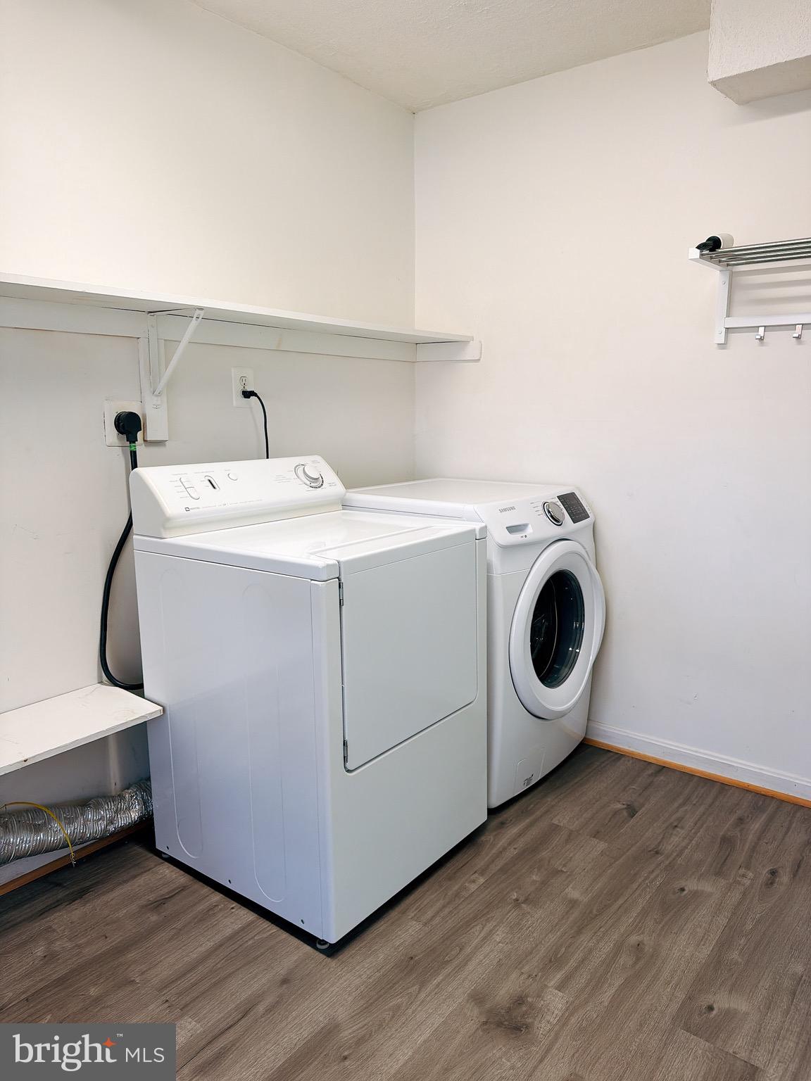 ASHBURN MANOR - Residential Lease