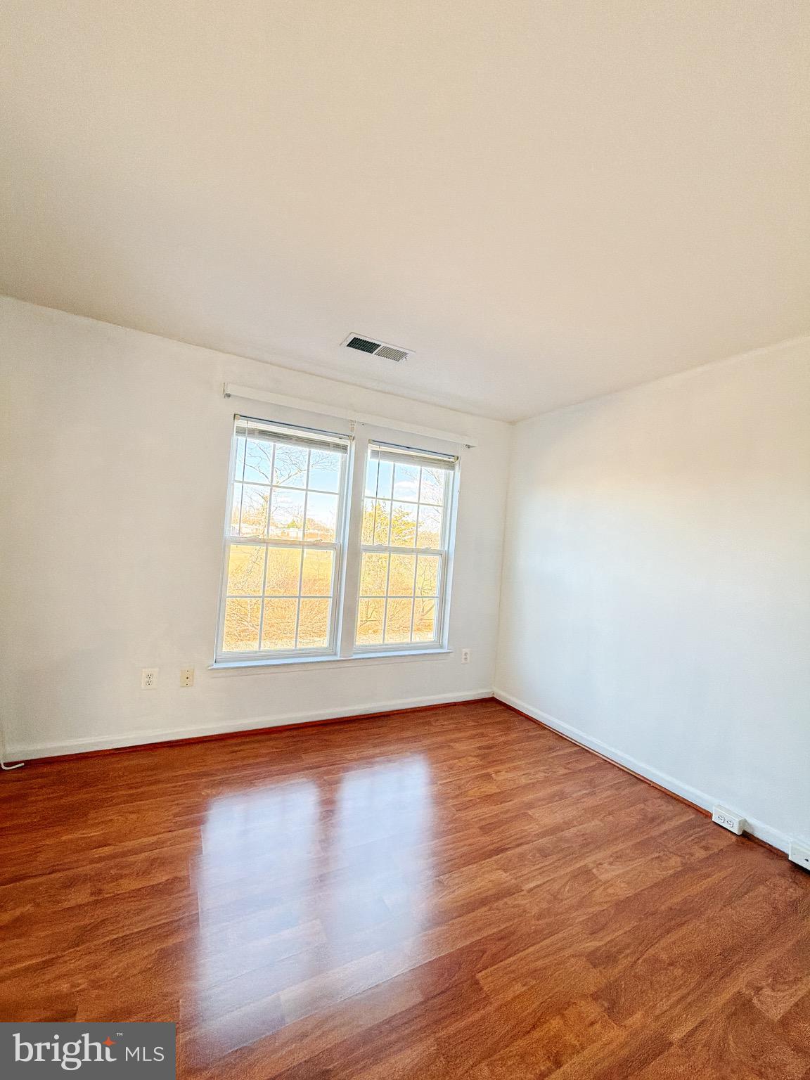 ASHBURN MANOR - Residential Lease