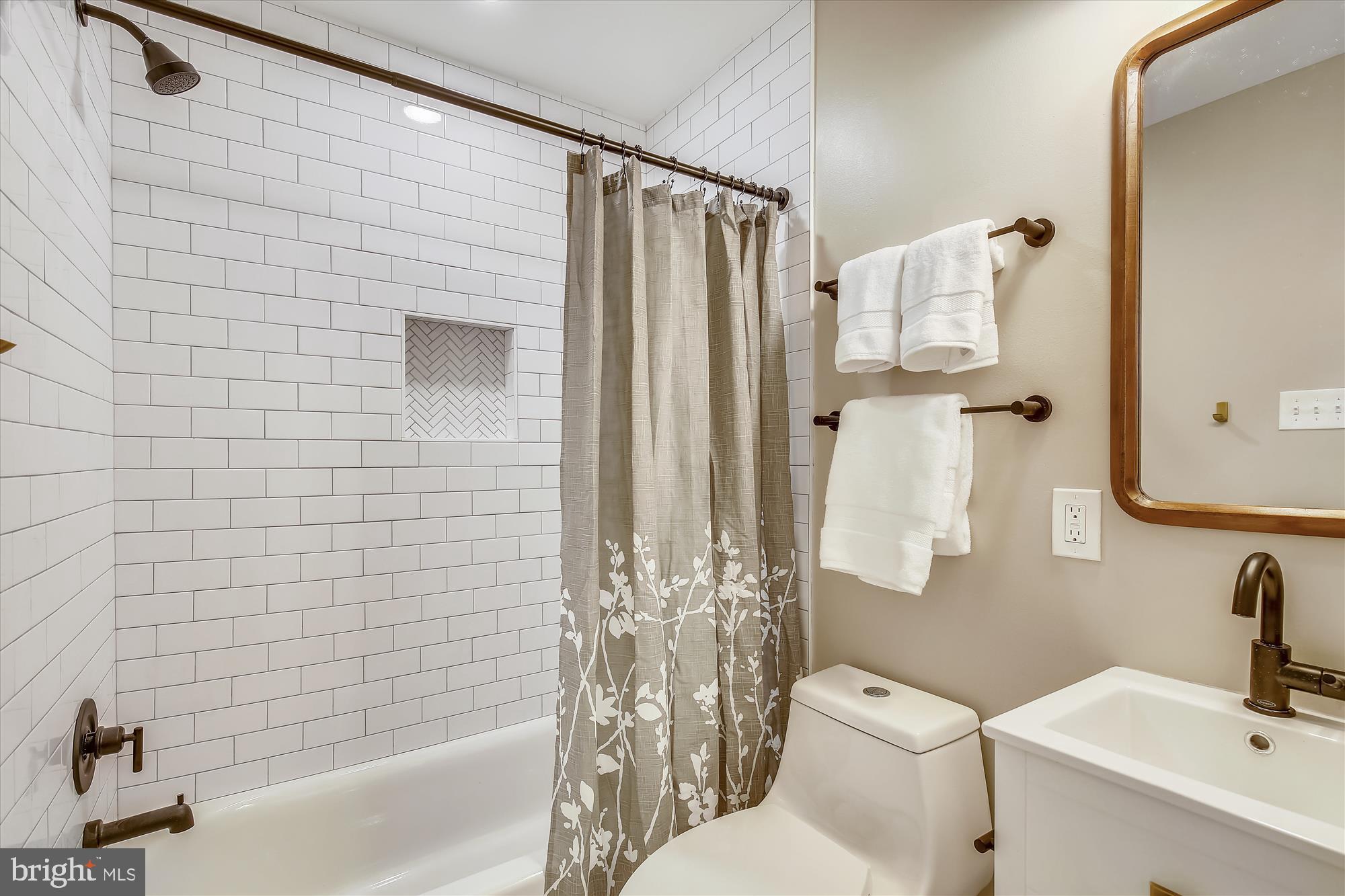 ROLLING VALLEY - Residential