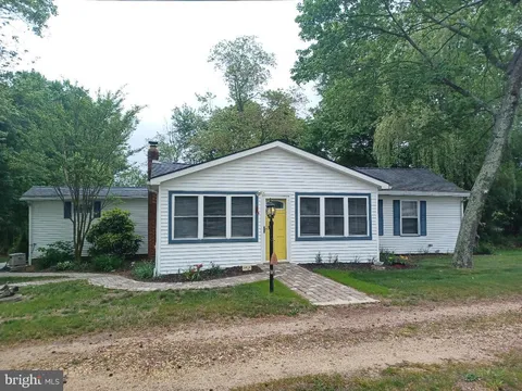 97 E Shore Lane, Monroeville, NJ MLS: NJGL2056938