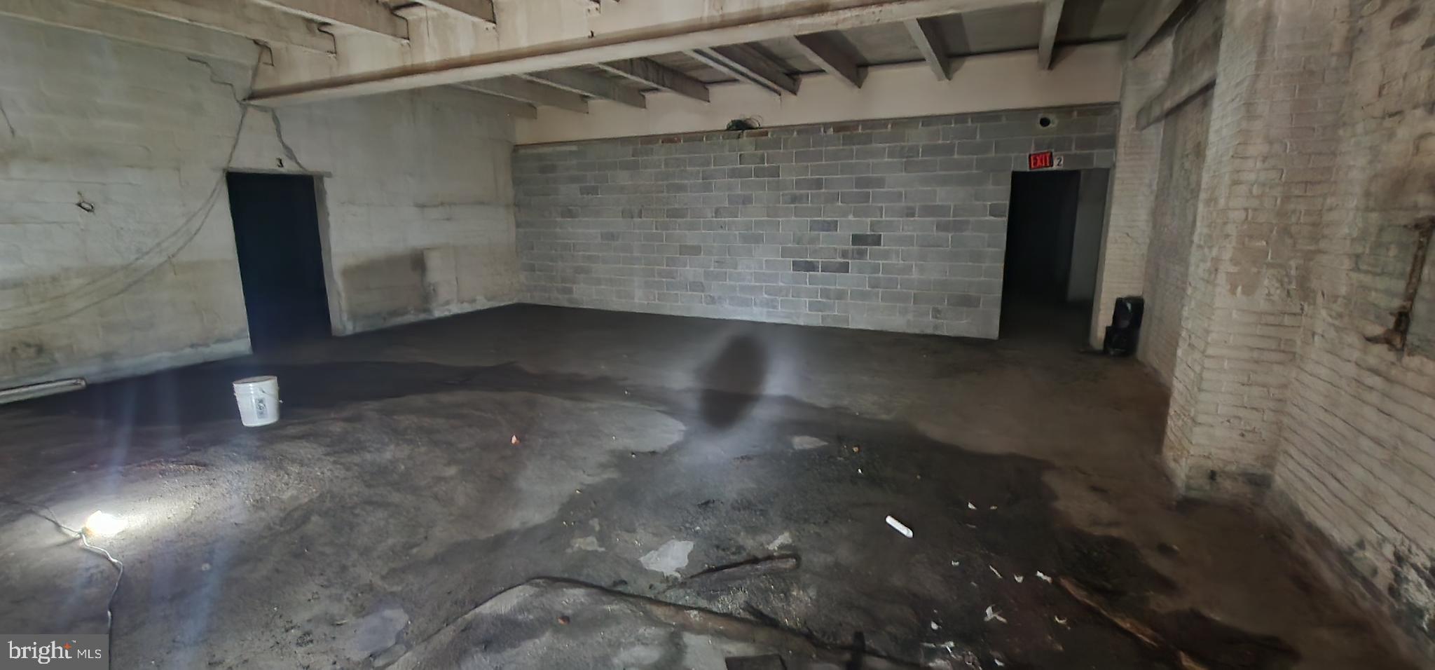 PHILADELPHIA - Commercial Sale