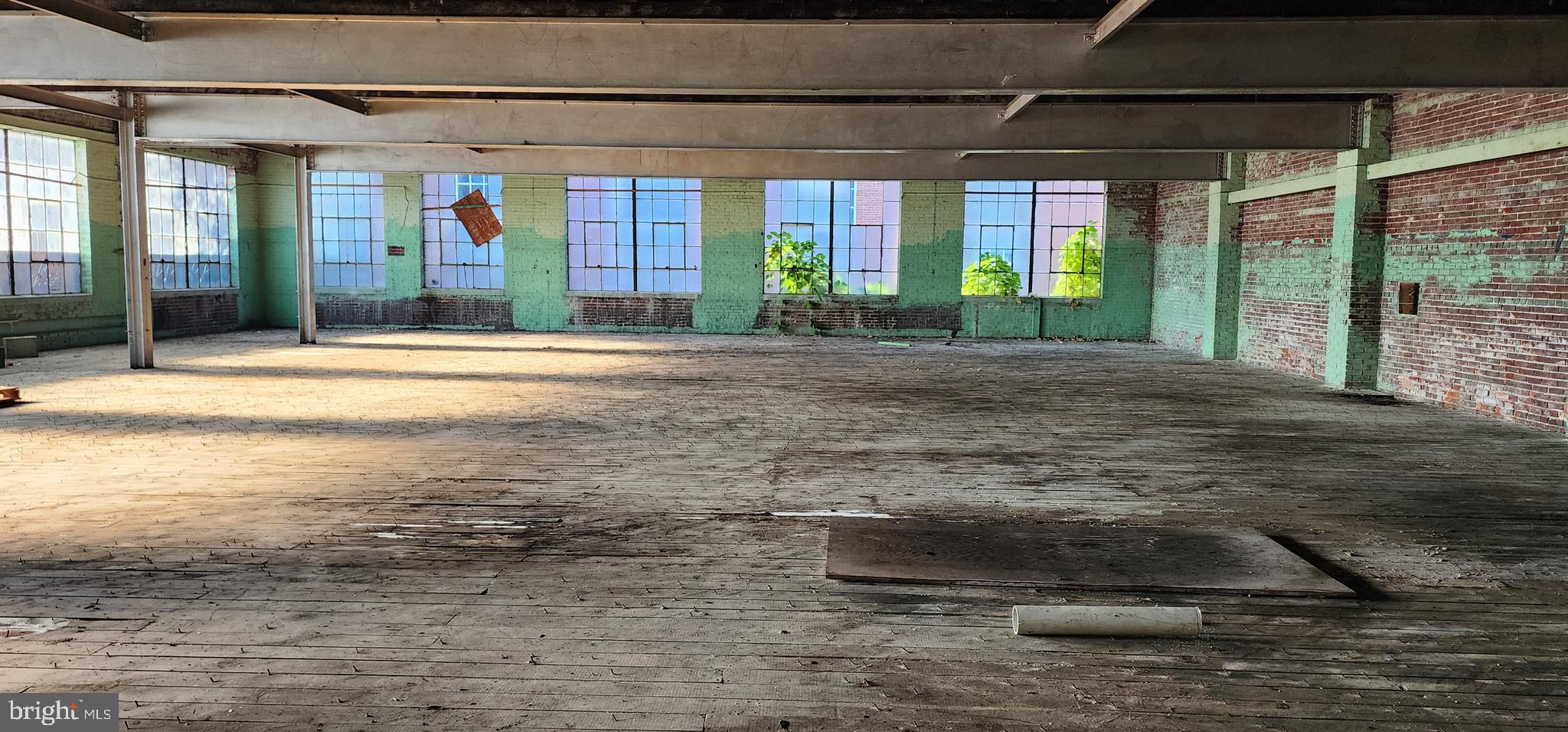 PHILADELPHIA - Commercial Sale