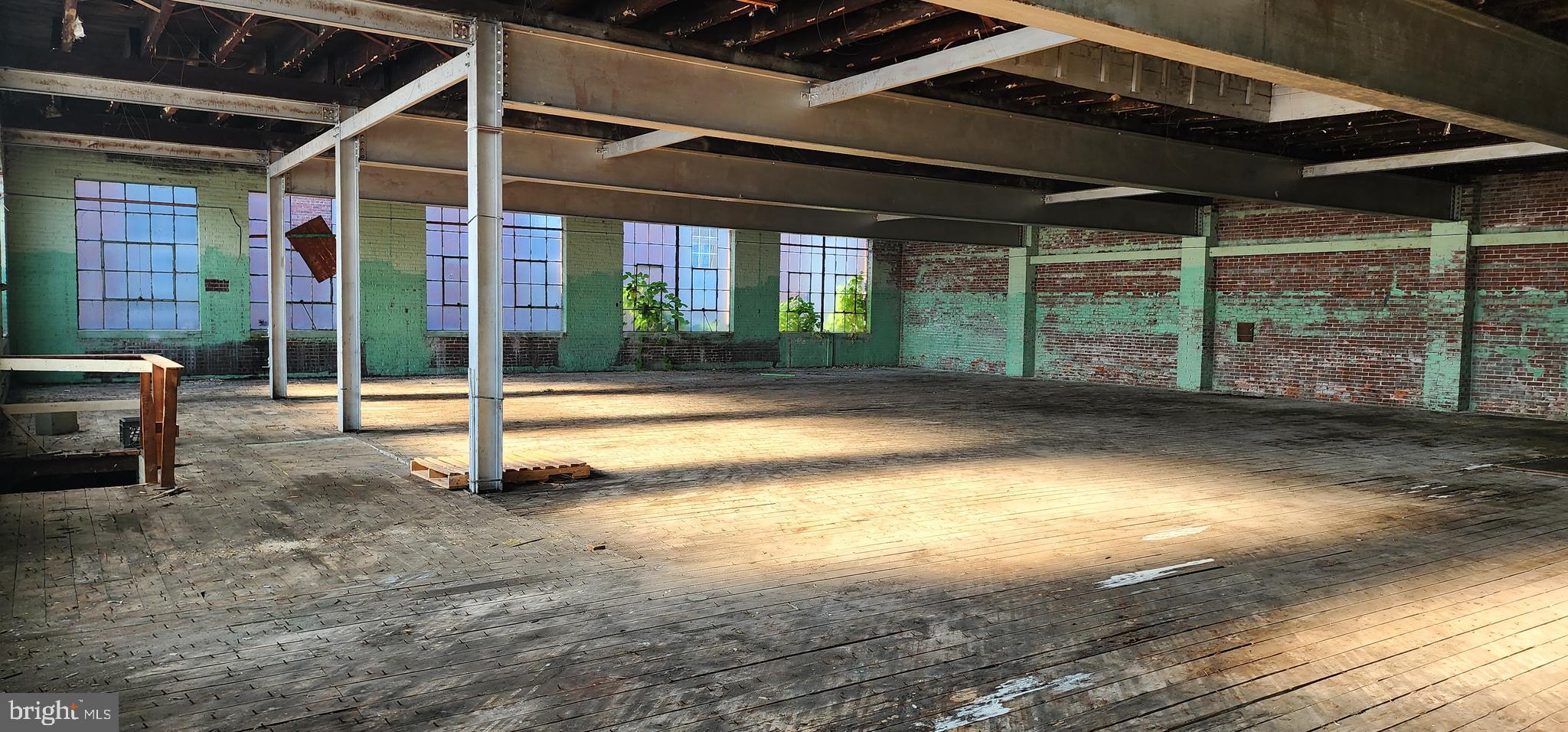 PHILADELPHIA - Commercial Sale