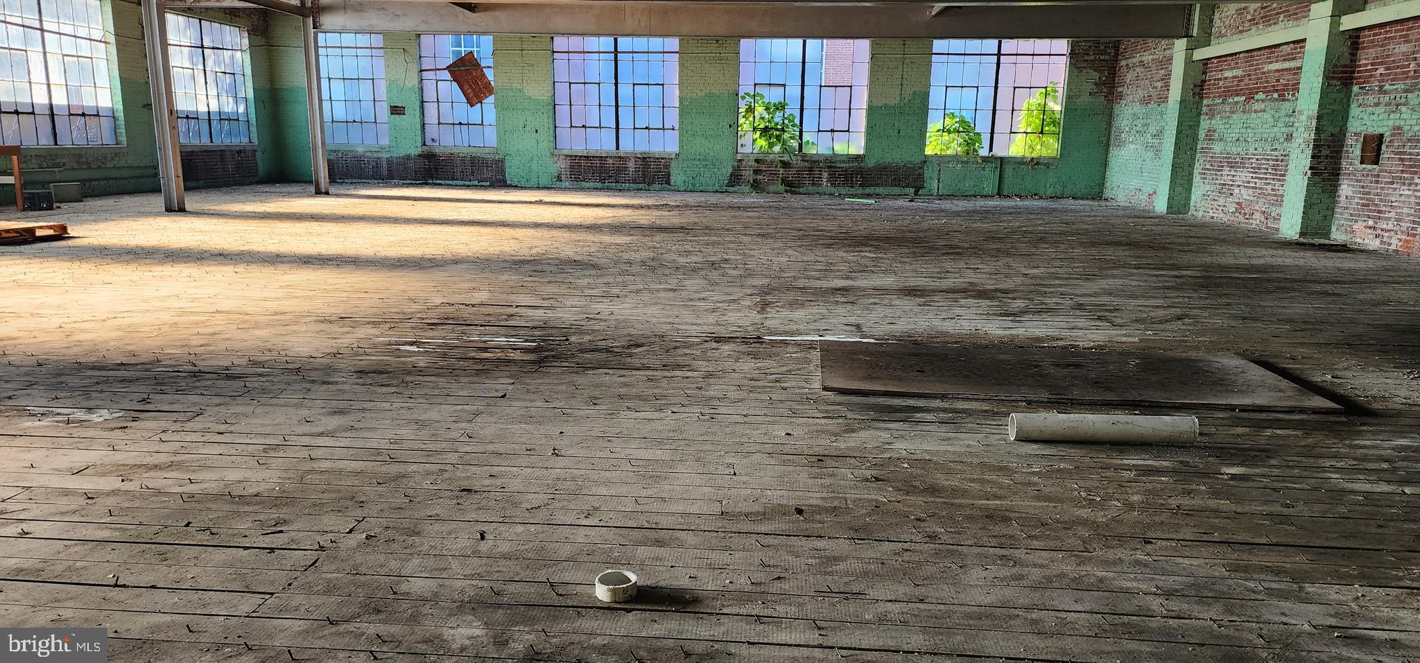 PHILADELPHIA - Commercial Sale