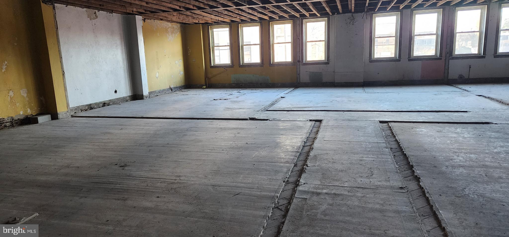 PHILADELPHIA - Commercial Sale