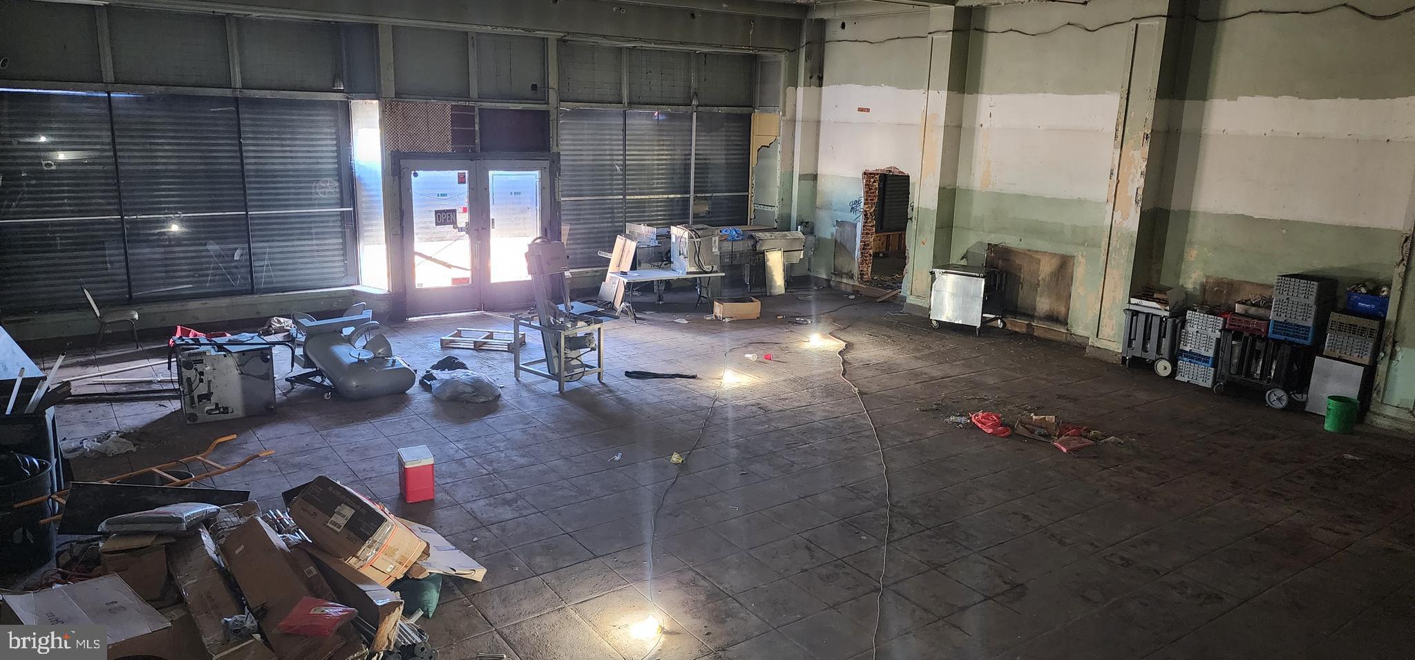 PHILADELPHIA - Commercial Sale