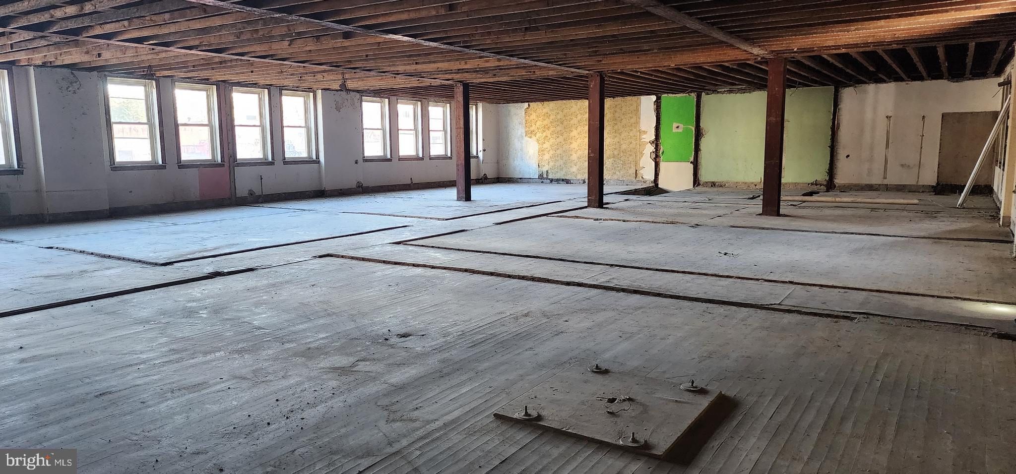 PHILADELPHIA - Commercial Sale