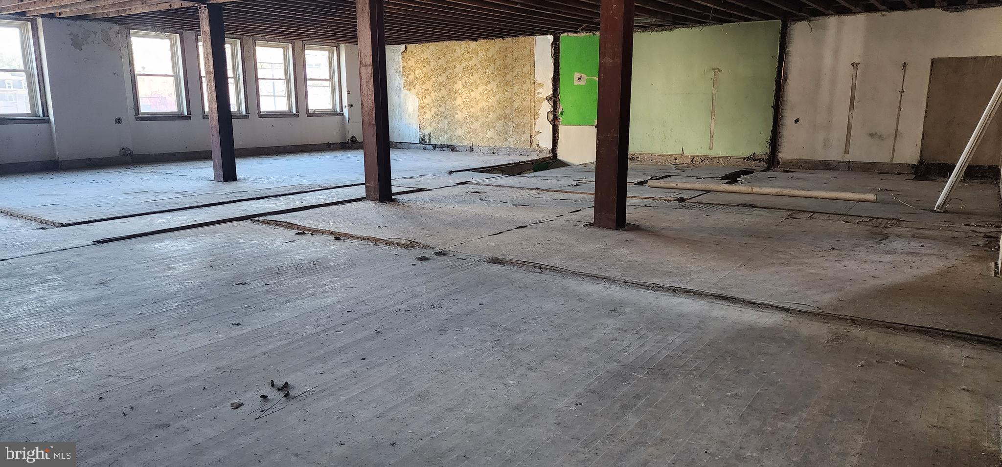 PHILADELPHIA - Commercial Sale
