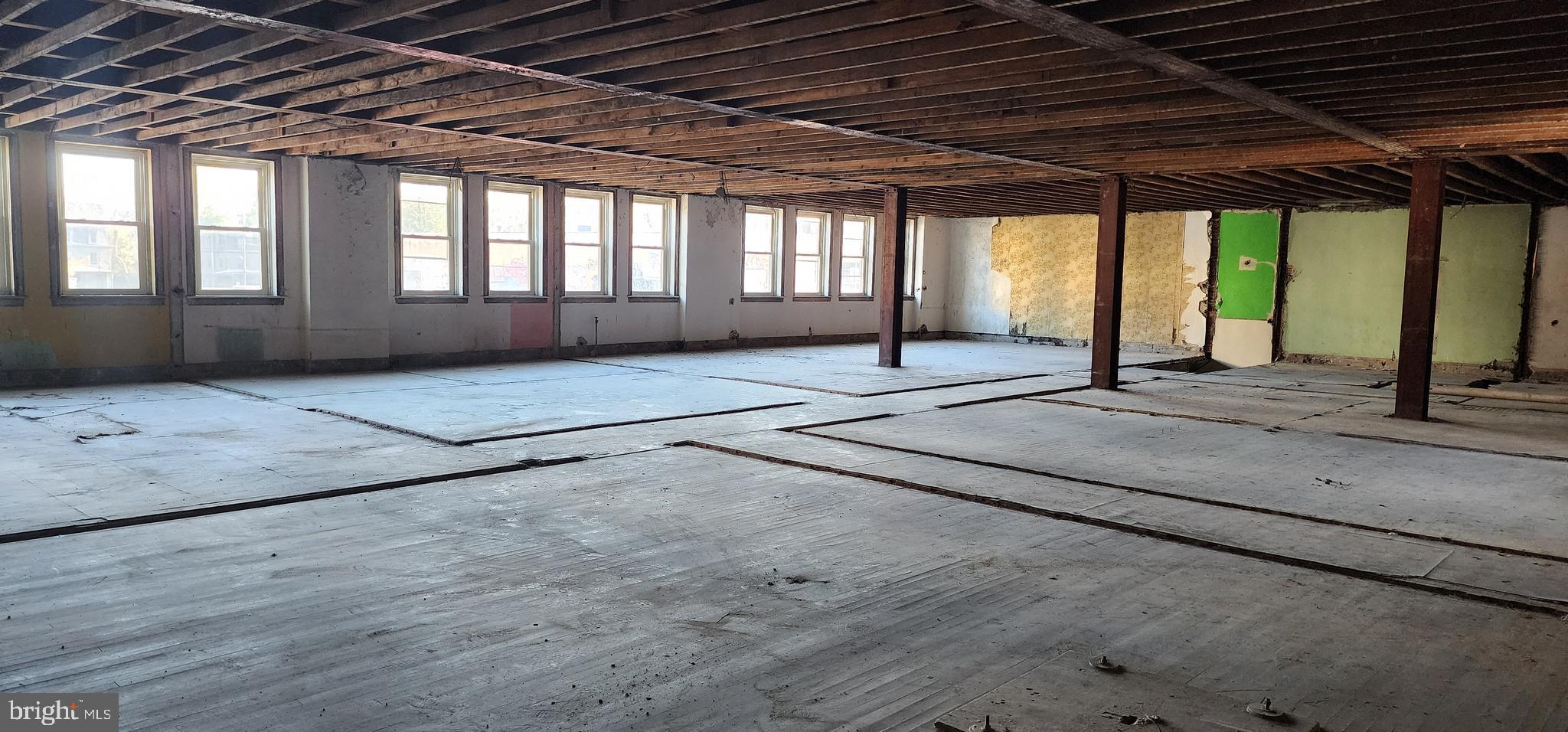 PHILADELPHIA - Commercial Sale
