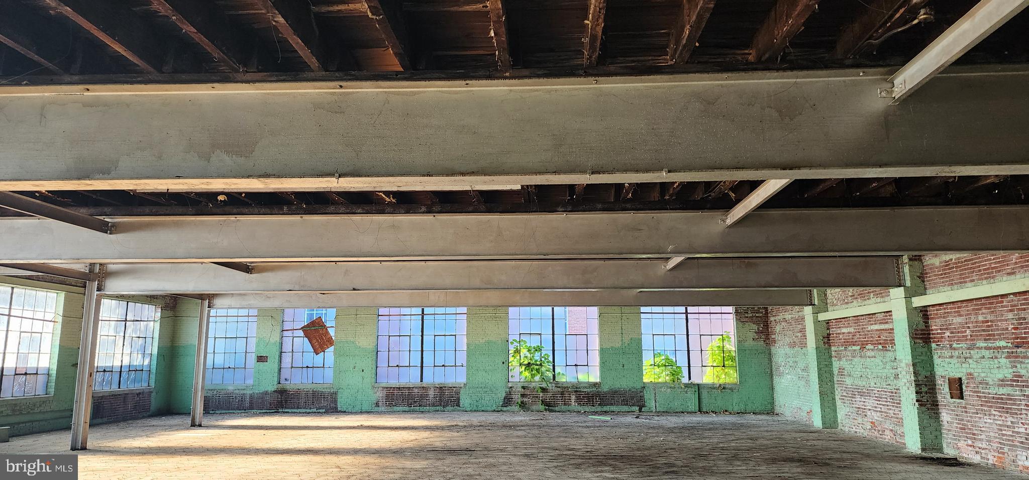 PHILADELPHIA - Commercial Sale