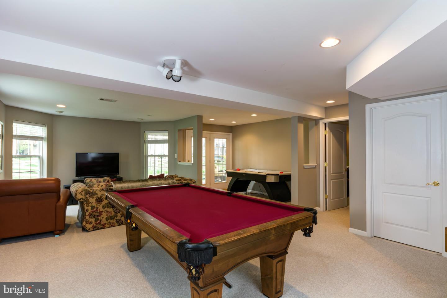 SIGNATURE AT BROADLANDS - Residential