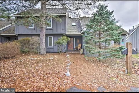 Townhouse For Sale - 306 Snow Ridge Circle<br/> Carbon County, LAKE HARMONY, PA 18624