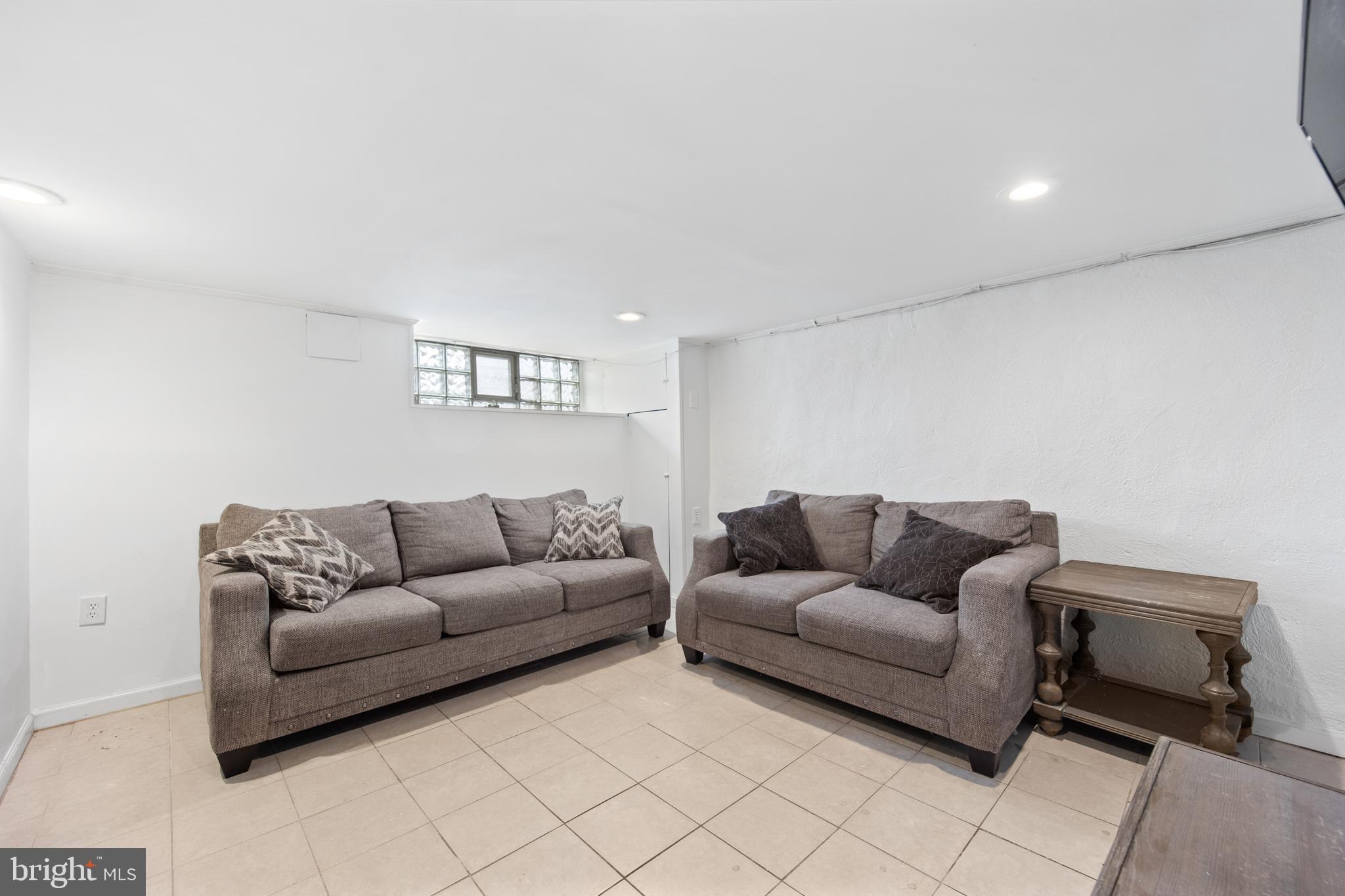 PHILADELPHIA (NORTHWEST) - Residential