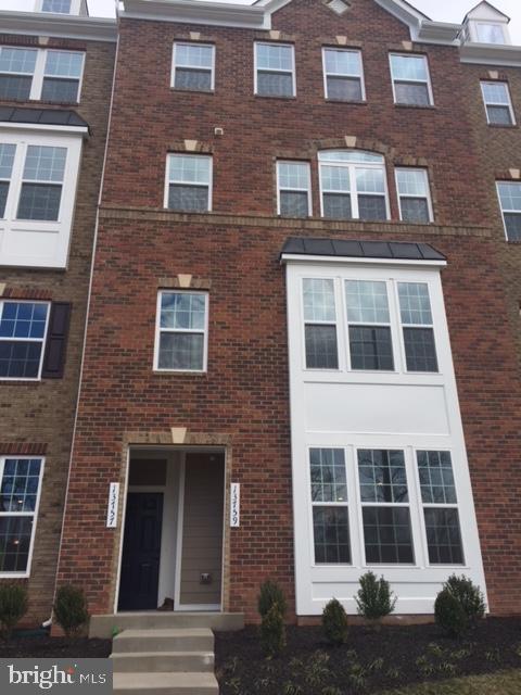 DISCOVERY SQUARE - Residential Lease