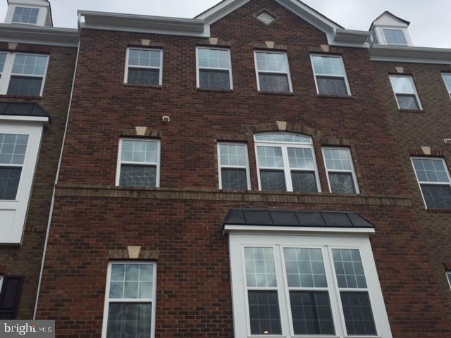 DISCOVERY SQUARE - Residential Lease