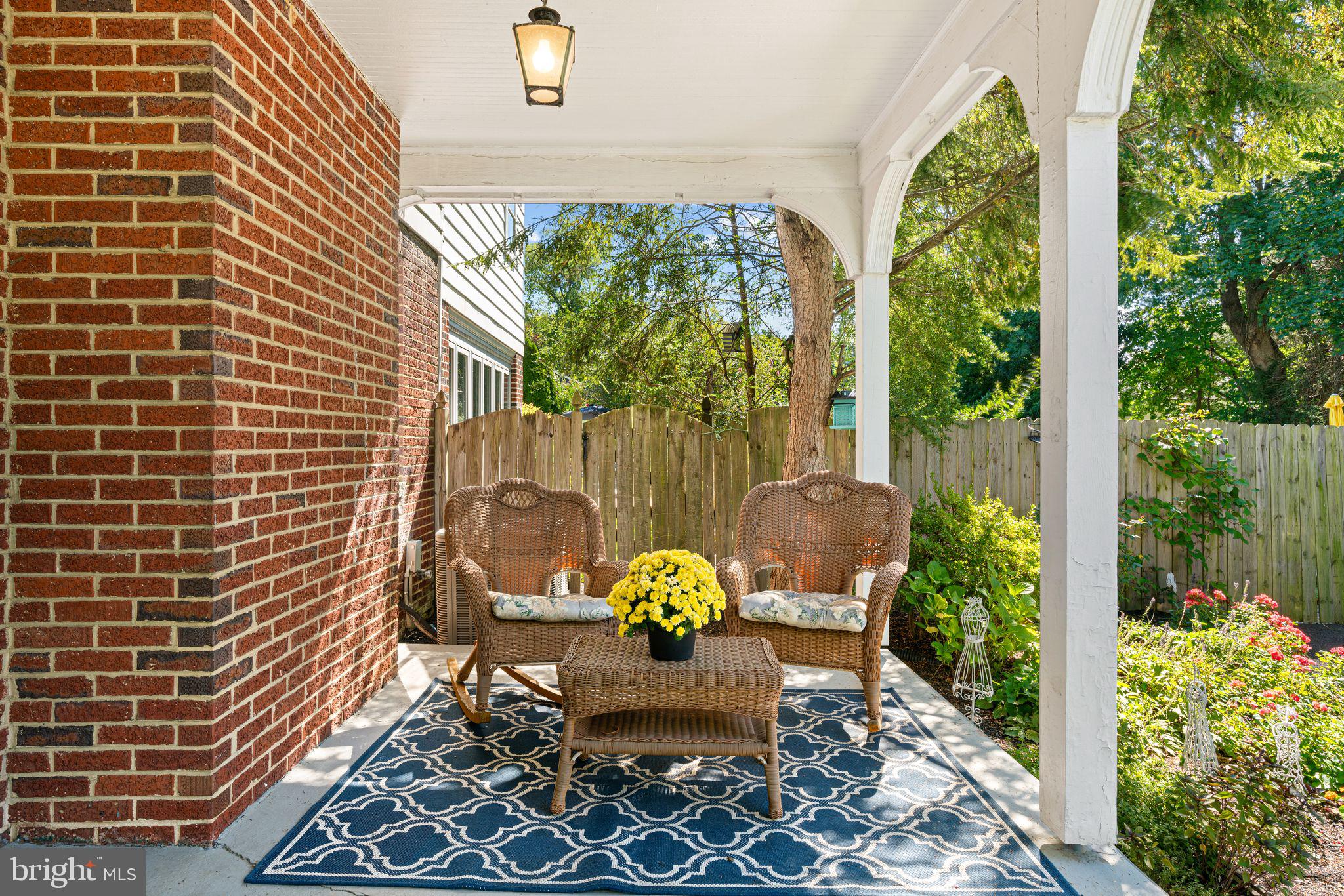 656 W CRYSTAL LAKE AVENUE