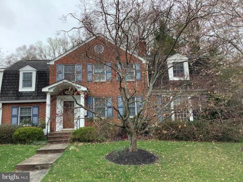 Photo of 6100 GLOSTER RD, BETHESDA, MD 20816 (MLS # MDMC2087712)