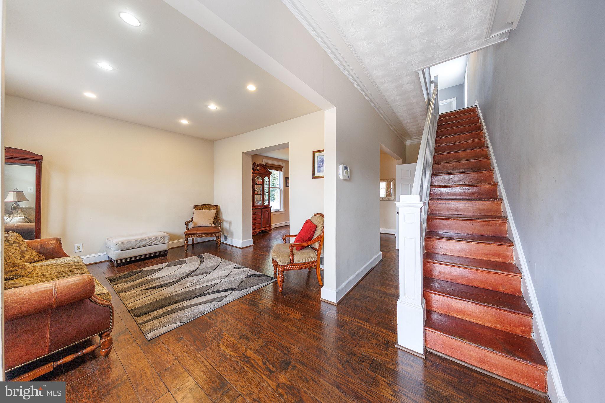 WHITE HOUSE HEIGHTS - Residential