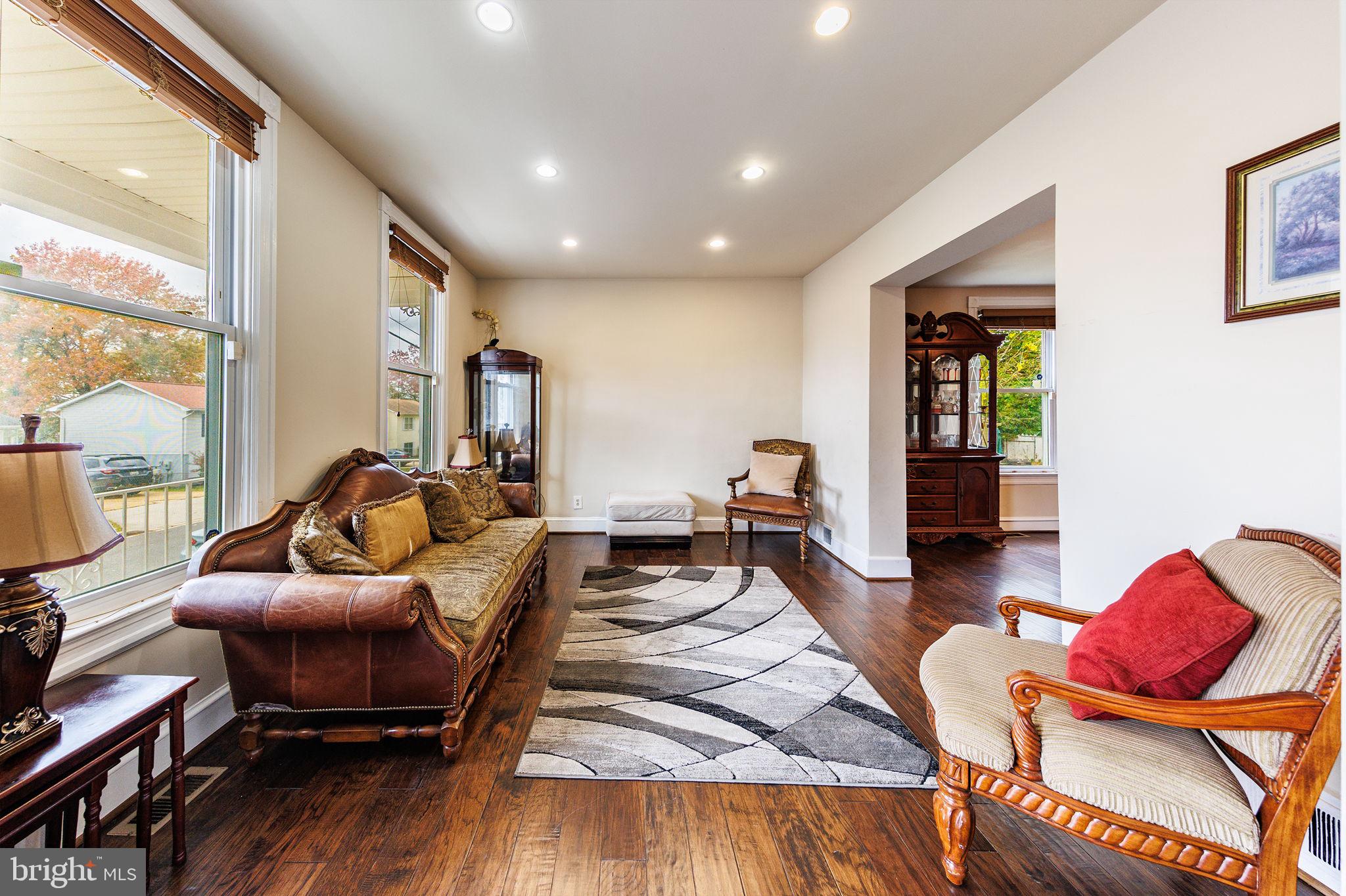 WHITE HOUSE HEIGHTS - Residential