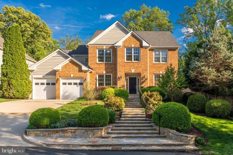 Photo of 6915 Saint Albans Road, MCLEAN, VA 22101 (MLS # VAFX2269660)