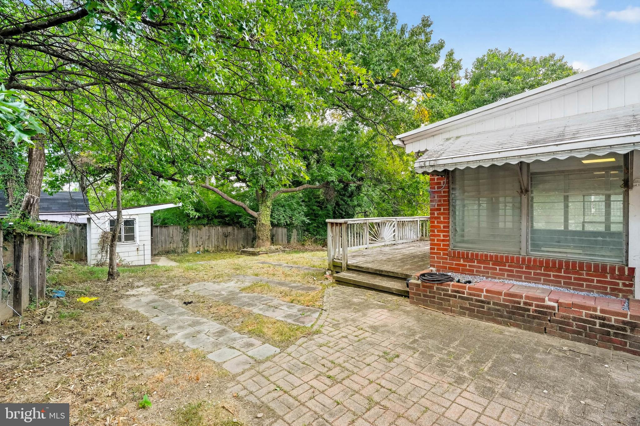 UNIVERSITY HILLS - Residential Lease