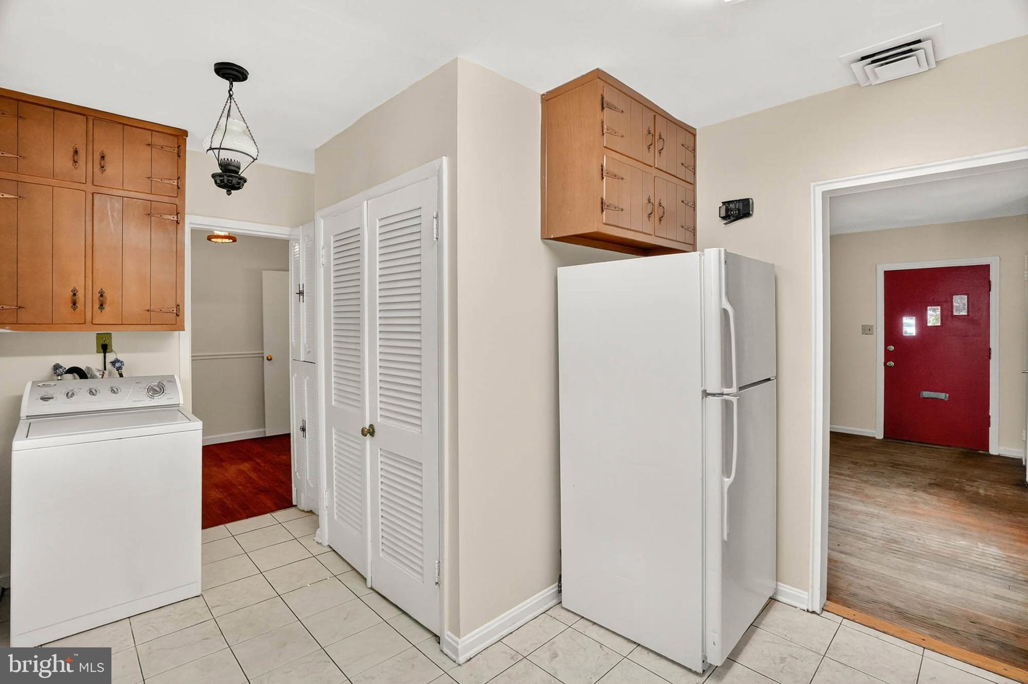 UNIVERSITY HILLS - Residential Lease