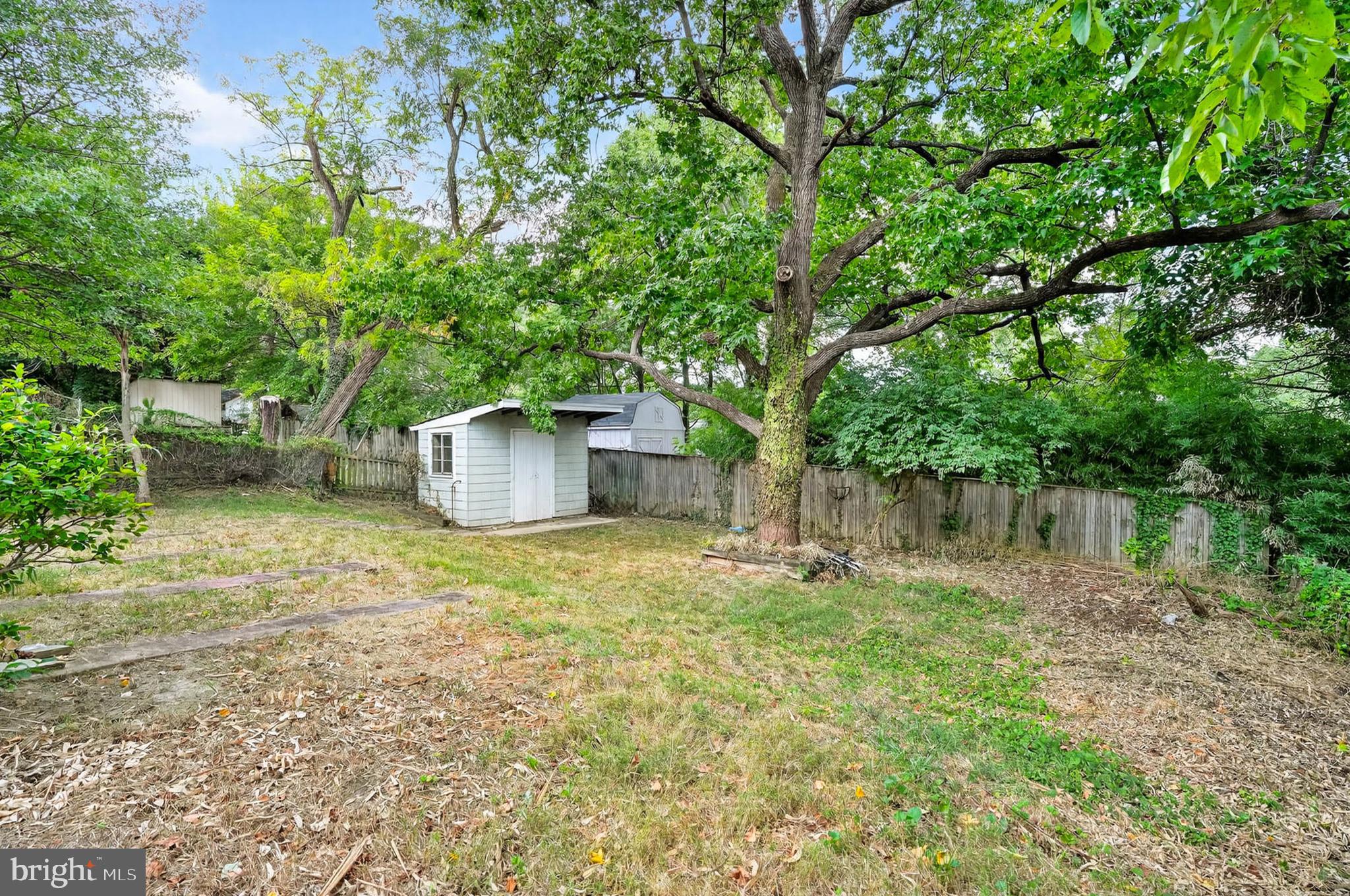 UNIVERSITY HILLS - Residential Lease