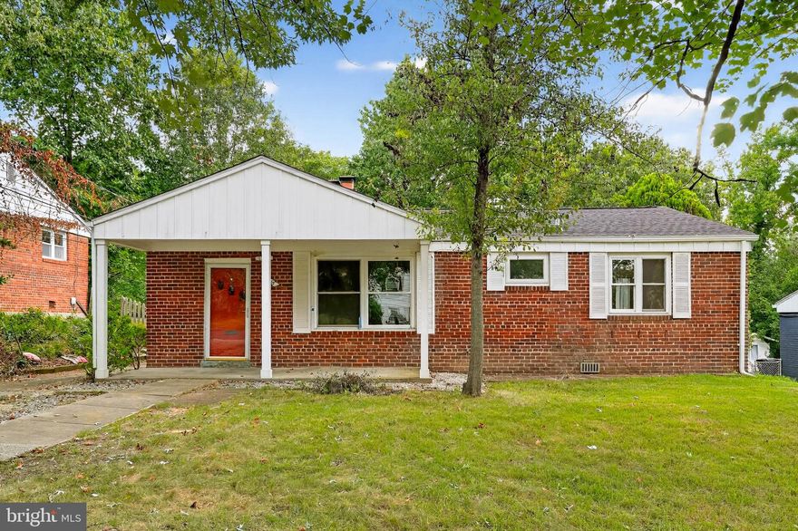 Great home ready for you to move in today!!  Recently painted and upgraded throughout, including the dishwasher, refrigerator and washing machine just replaced!  Great windows with lots of light.  Awesome front and back yards!  This home is great for entertaining or a nice night-in.  Close to entertainment, shopping, dining, University of MD, and major commuter routes.