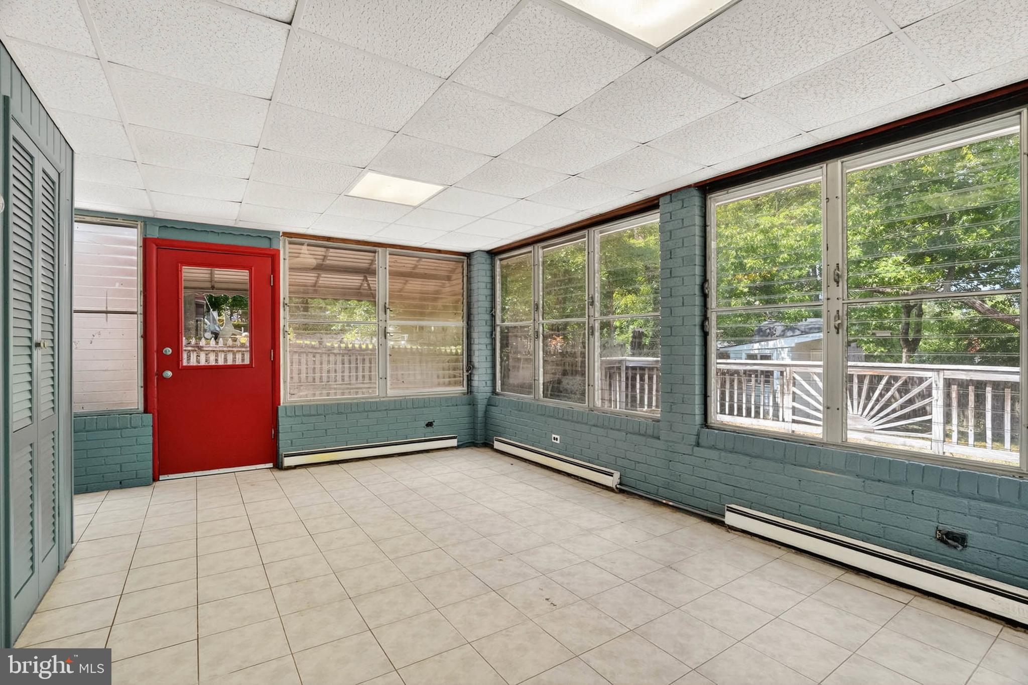 UNIVERSITY HILLS - Residential Lease