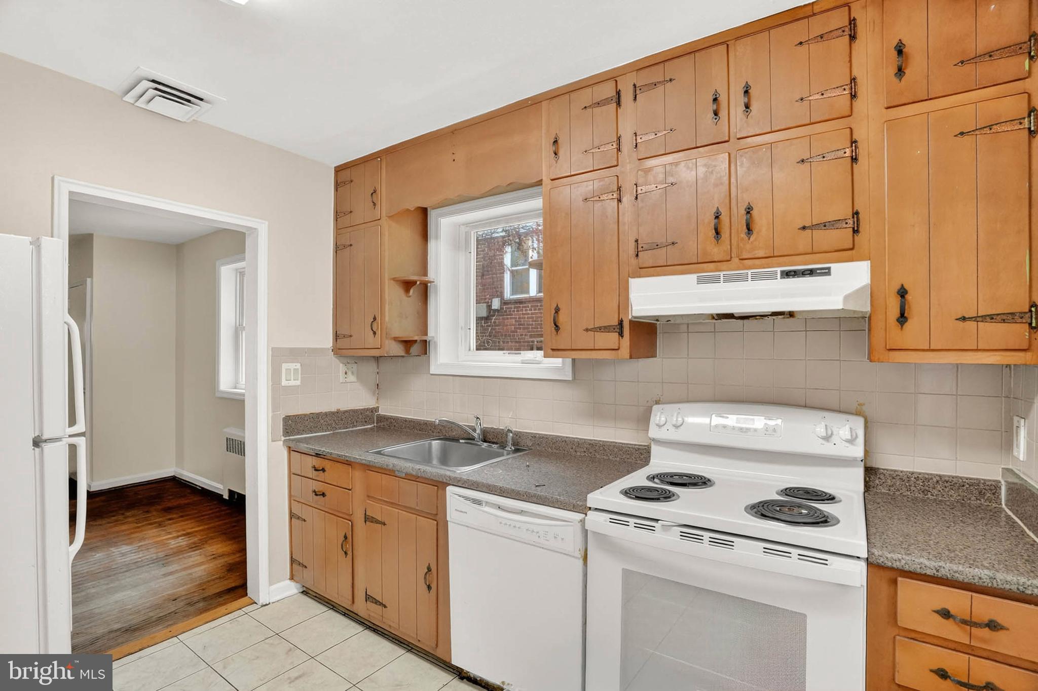 UNIVERSITY HILLS - Residential Lease