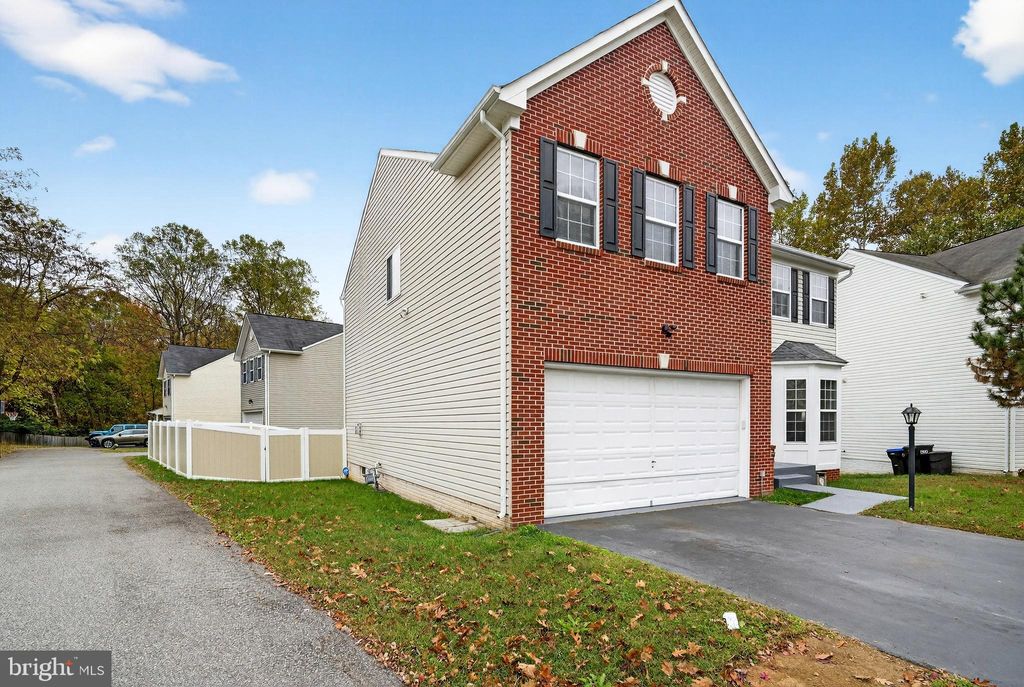 Photo of 1032 Bakersfield Lane, FREDERICKSBURG, VA 22401 (MLS # VAFB2009108)