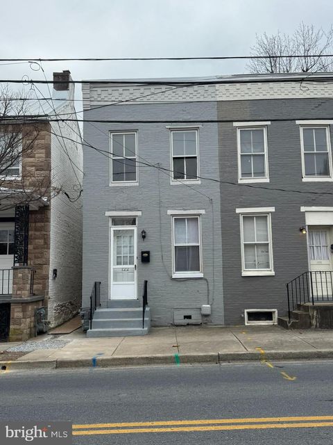 Townhouse For Rent - 122 W All Saints Street<br/> FREDERICK, MD 21701