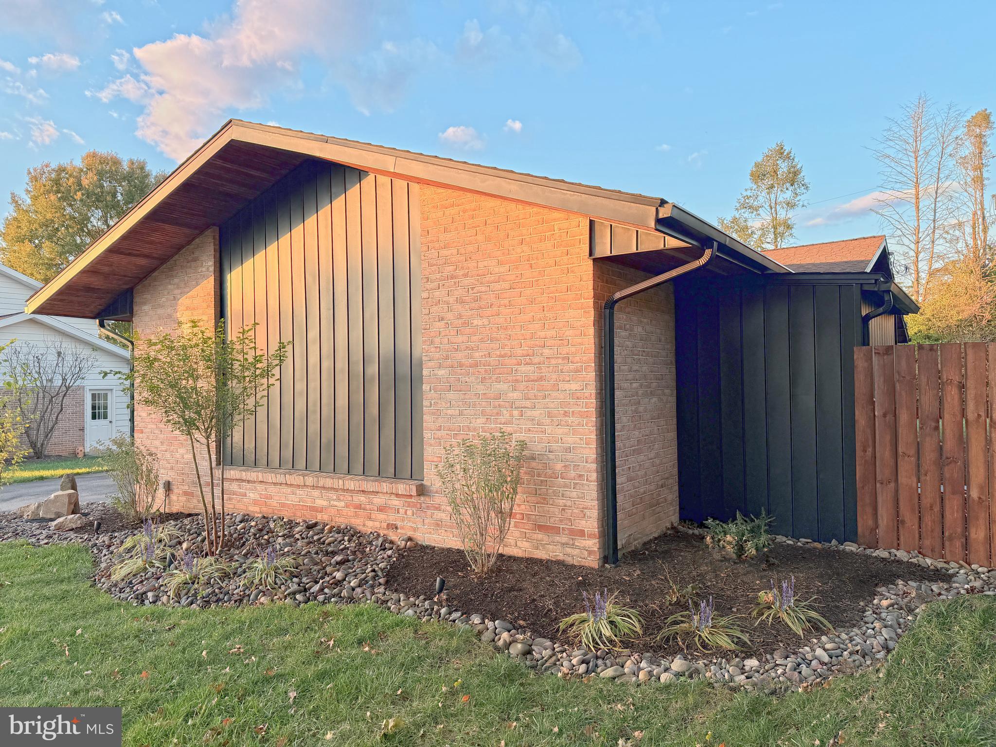 1603 DOGWOOD DRIVE